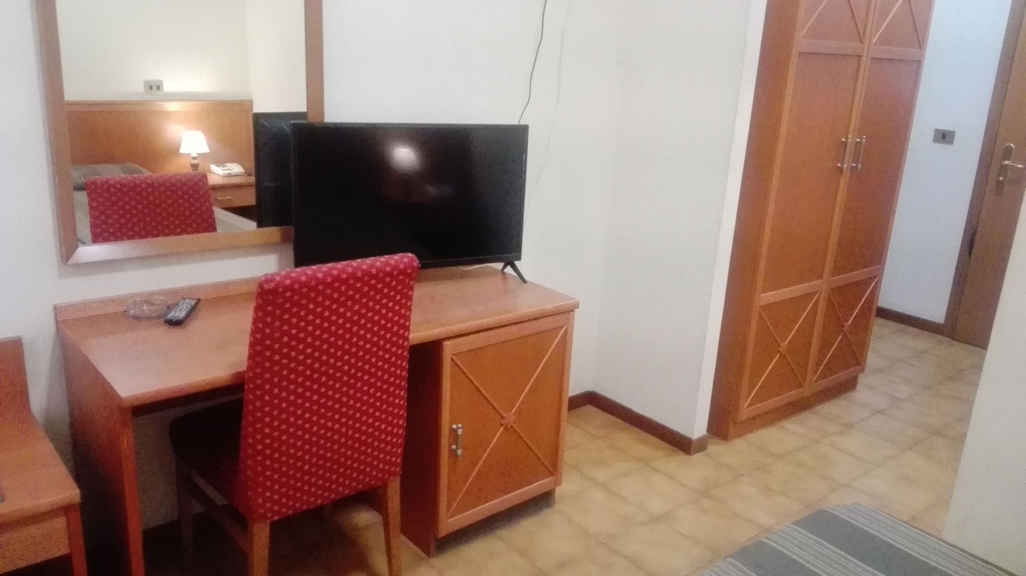 Hotel Cinecitta Рим Экстерьер фото