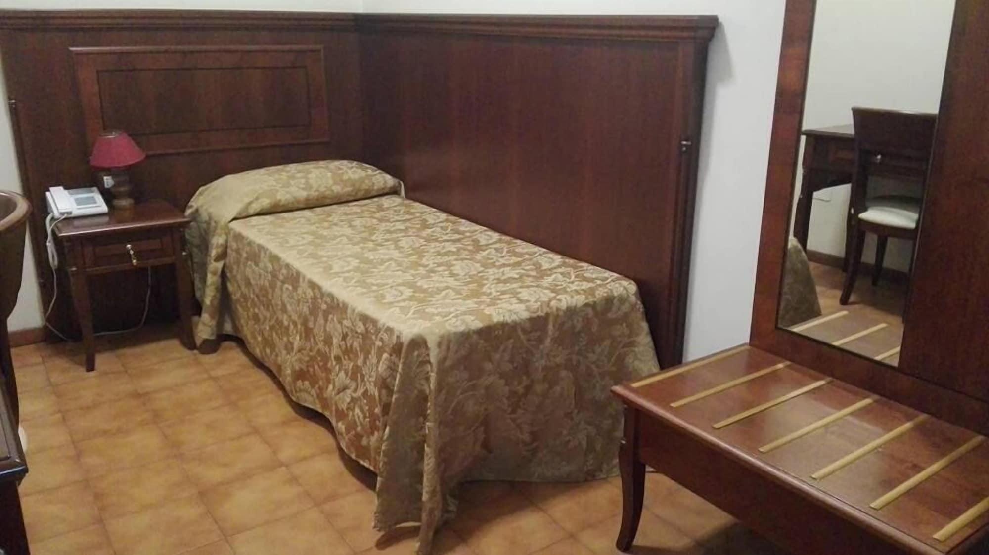 Hotel Cinecitta Рим Экстерьер фото
