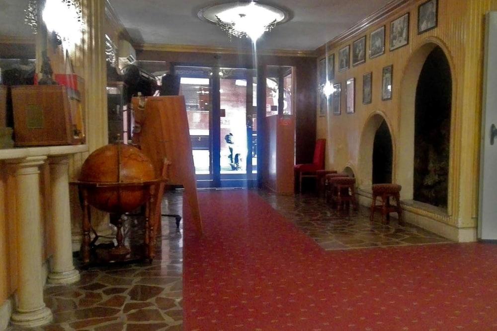Hotel Cinecitta Рим Экстерьер фото