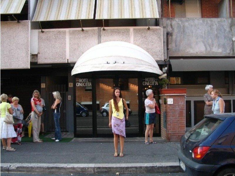 Hotel Cinecitta Рим Экстерьер фото