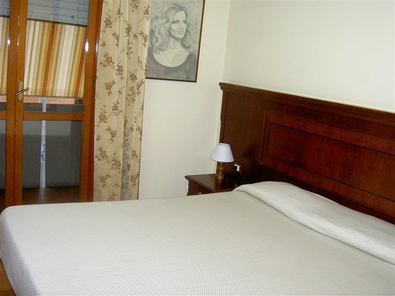 Hotel Cinecitta Рим Экстерьер фото
