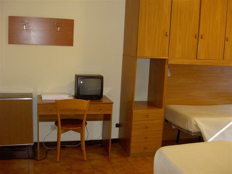 Hotel Cinecitta Рим Экстерьер фото