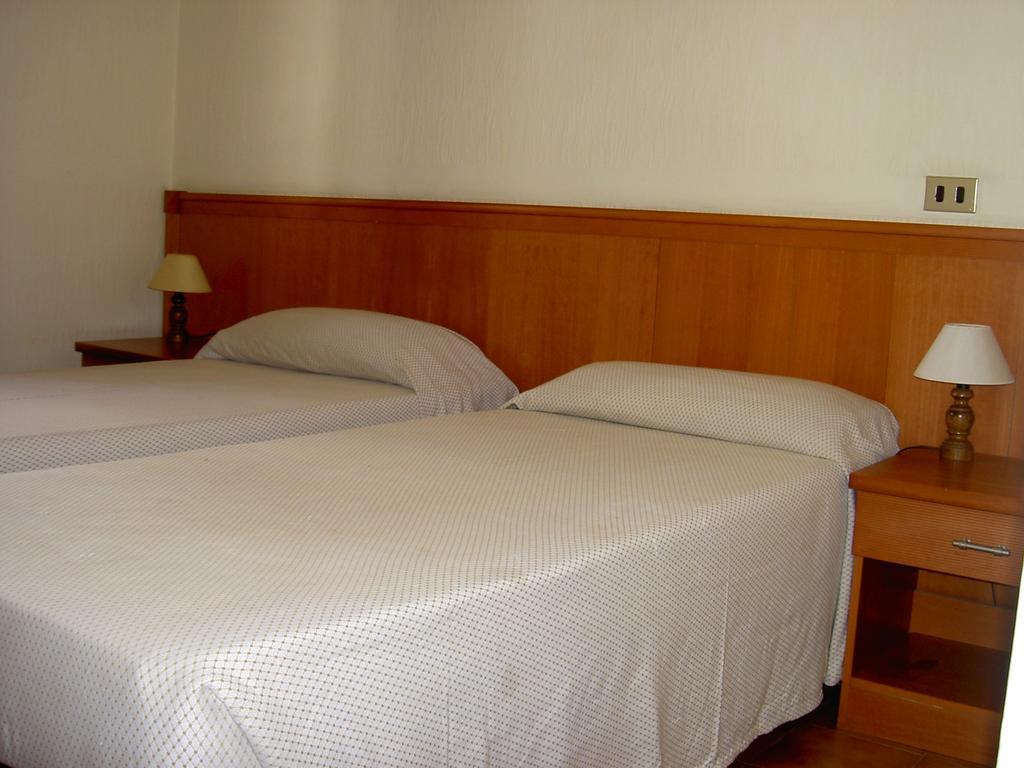 Hotel Cinecitta Рим Экстерьер фото