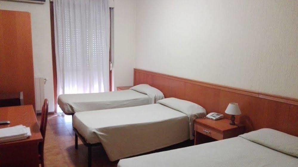 Hotel Cinecitta Рим Экстерьер фото